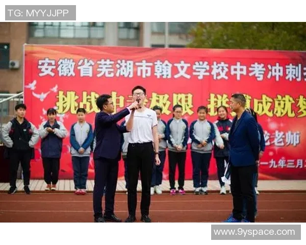 重庆飞盘队的成长之路：攀岩联赛中的拼搏与梦想